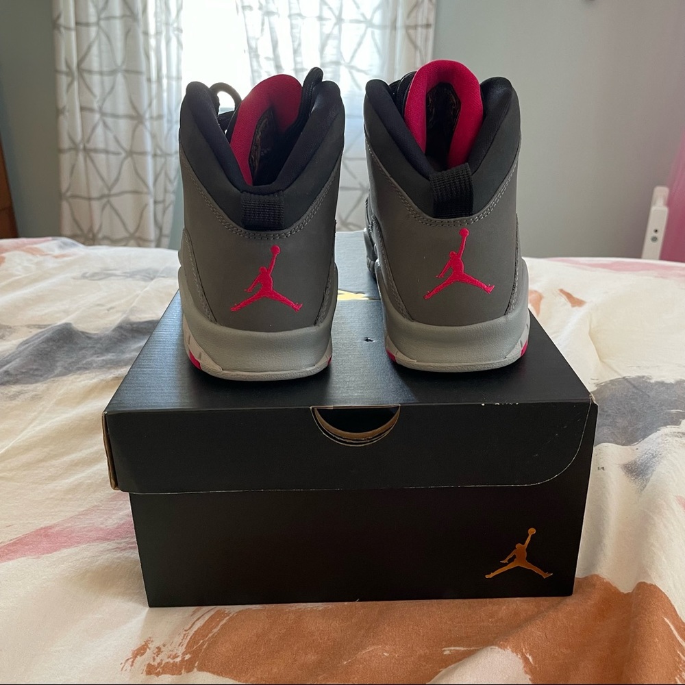 BNIB girl’s Jordan 10 in smoke grey and pink!  Size 6. - Picture 2 of 7